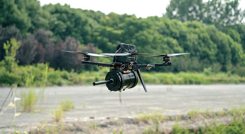 光ファイバー UAV: アンチジャム飛行における有線革命